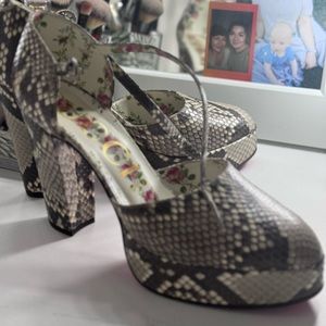 Gucci shoe